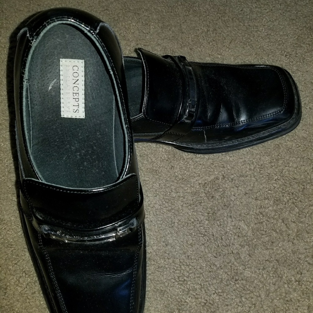Concepts black shoes